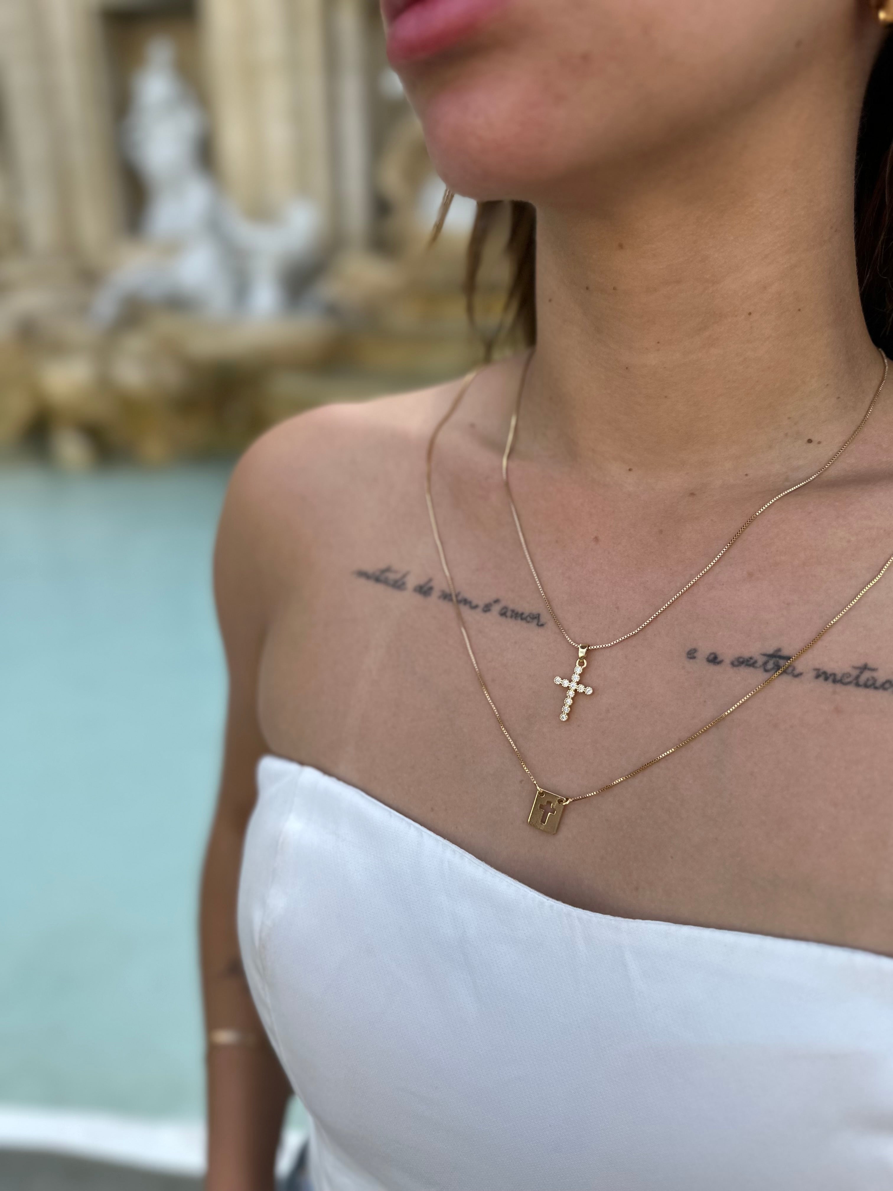 Escapulário cruz banhado a ouro 18k