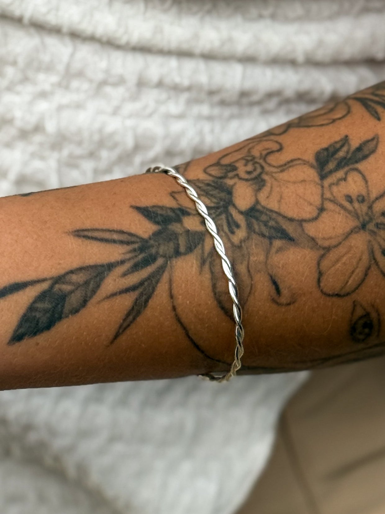 Pulseira Bracelete Torcido banhada a Prata