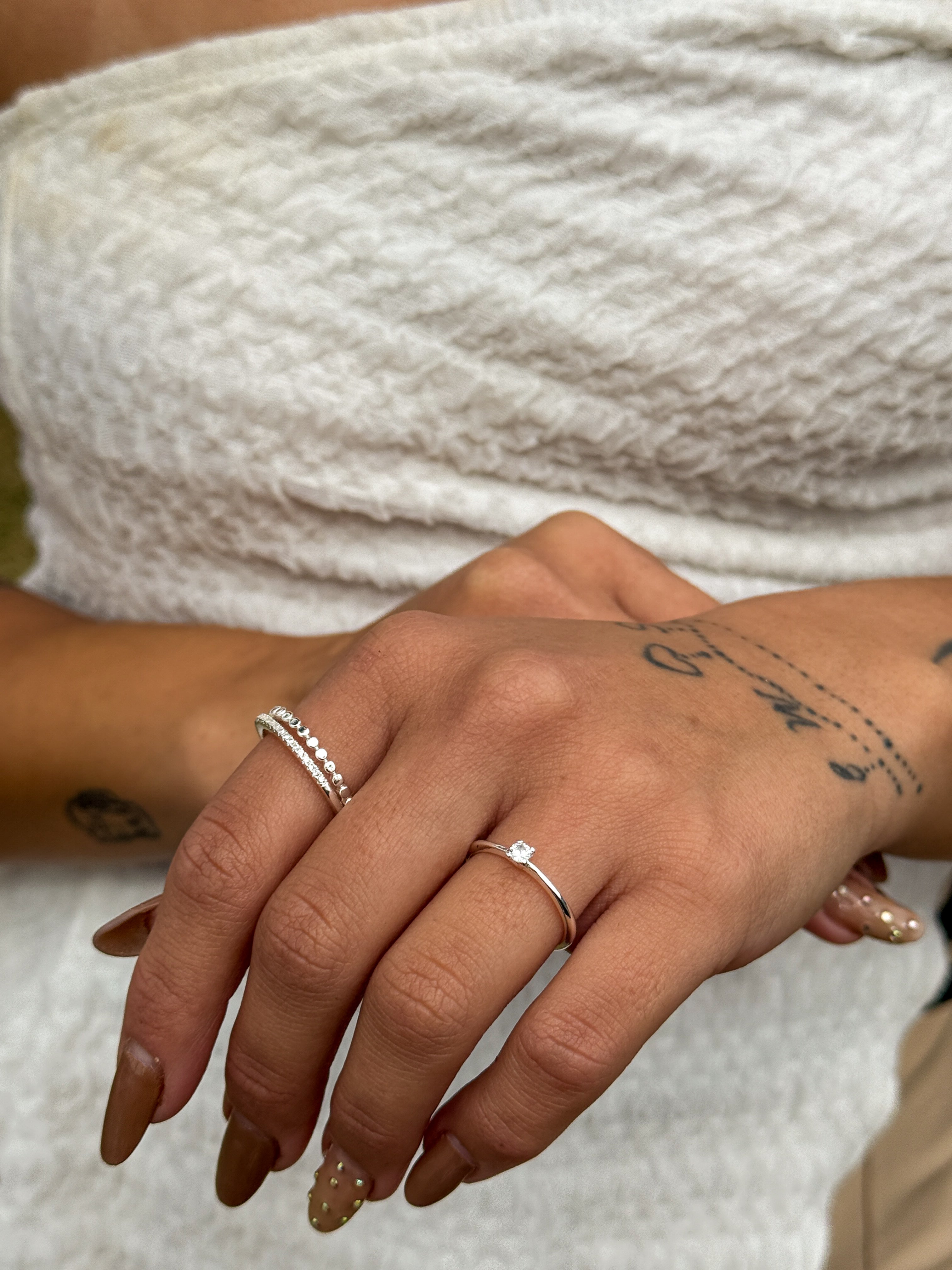 Anel Cravejado Dois Fios banhada a Prata