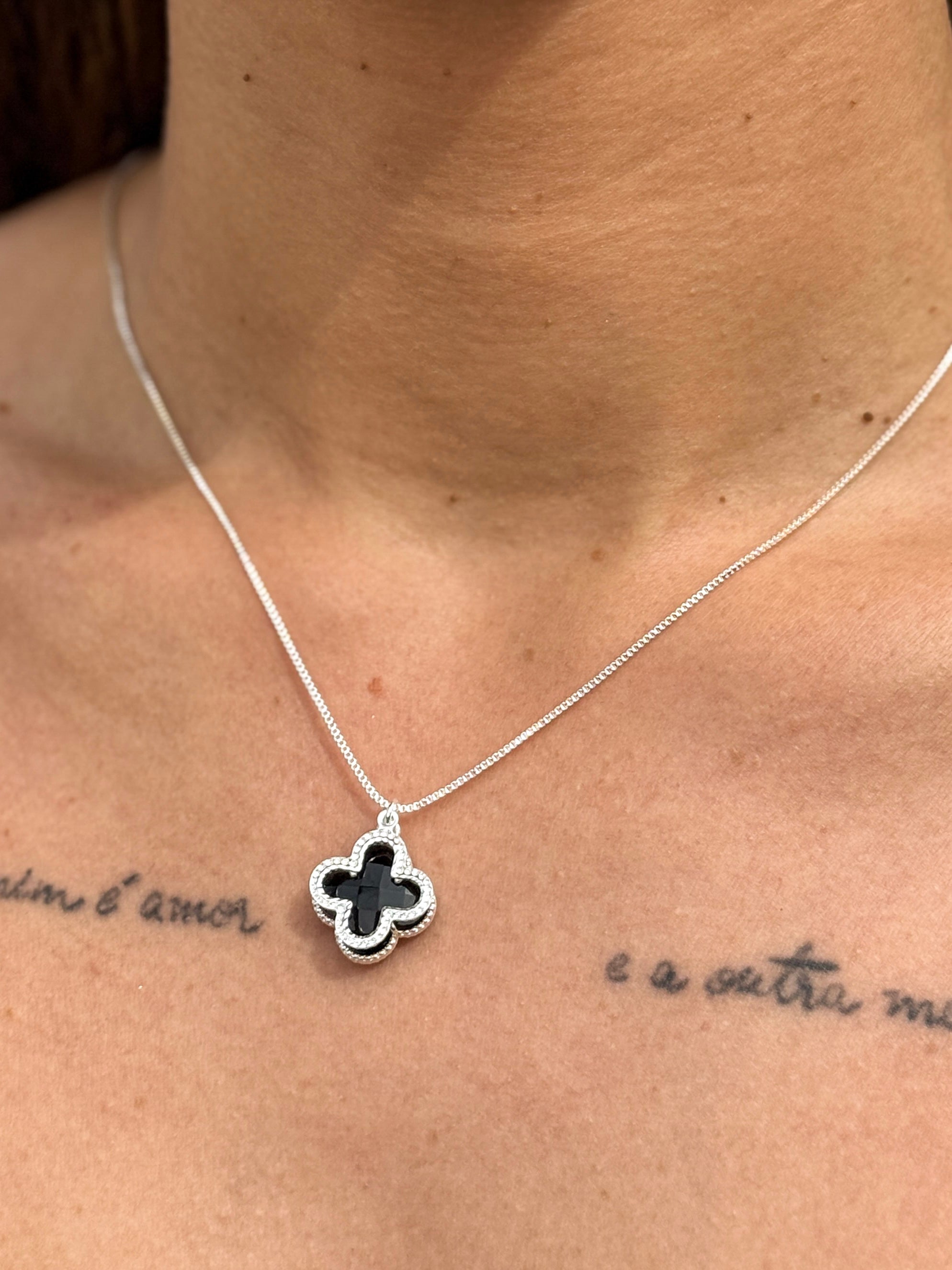 Colar Trevo Madre Perola banhada a Prata